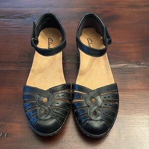 Clark's Wendy River Black Sandals size 6.5